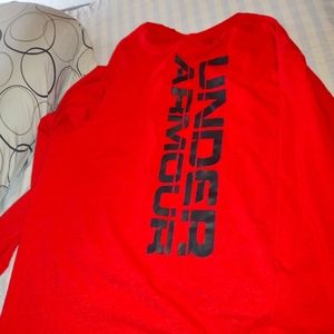 Man's under armor red T-shirt size extra large tall really good condition